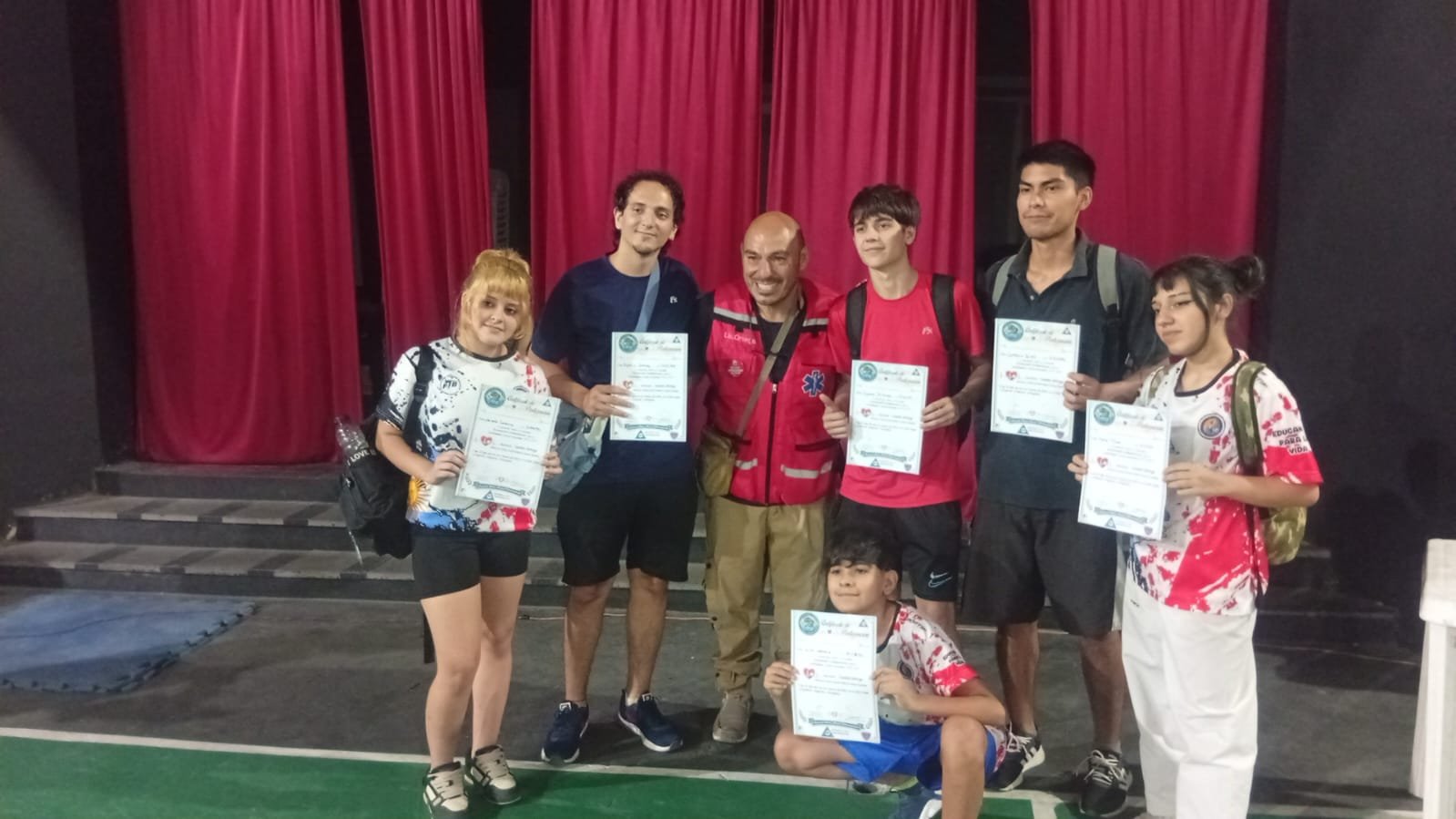 Entrega de diplomas tras capacitación en RCP